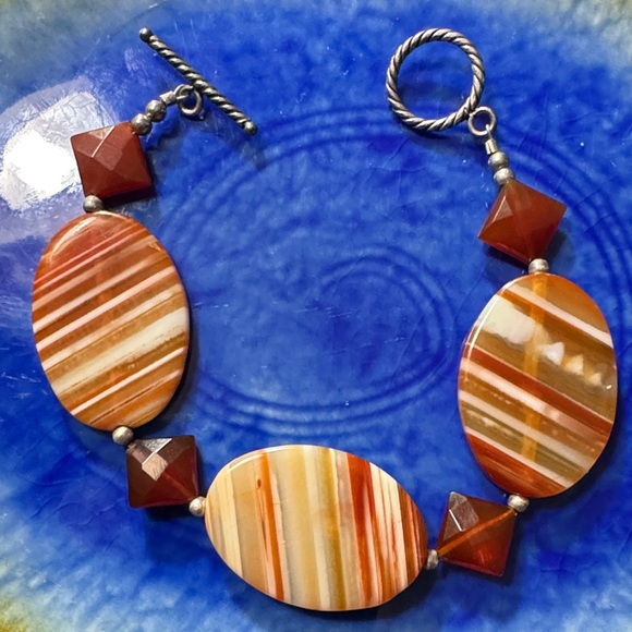 Vintage Elegant Striped Agate & Carnelian stone Bracelet with Silver Details - Picture 3 of 3